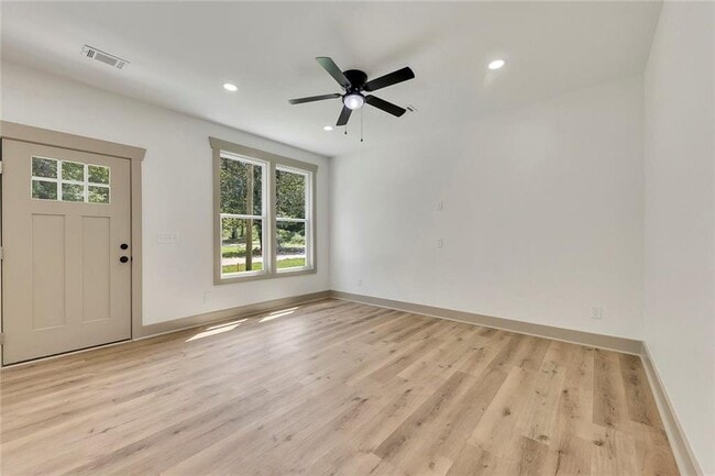 Photo - 3 Forsyth St NE