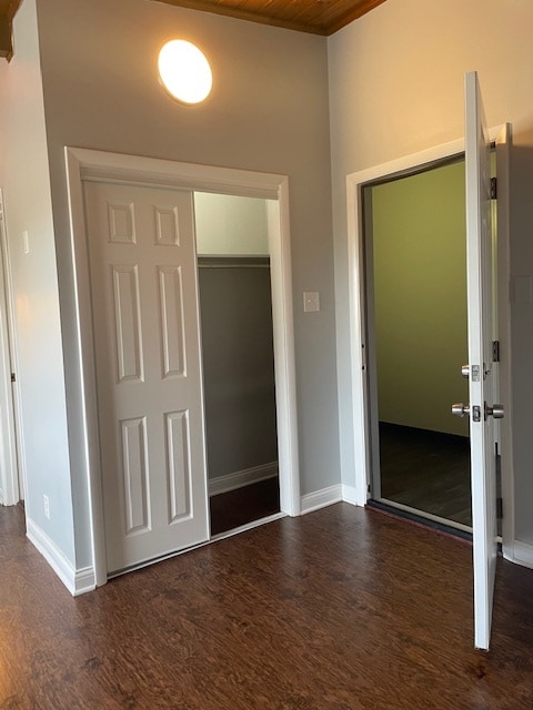 Entry door & closet - 400 S Ashland Ave Unit #11