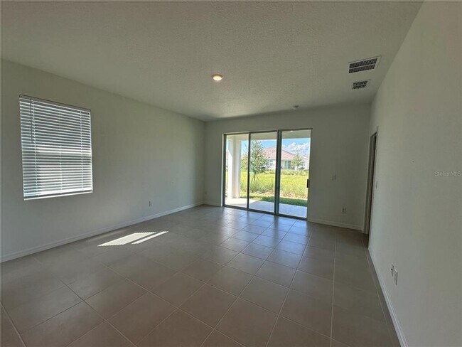 Photo - 2395 Bending Bonsai Dr