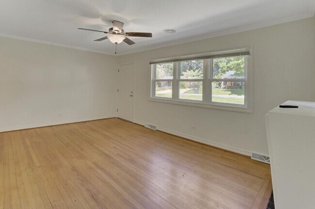Photo - 121 Marshdale Ave SW