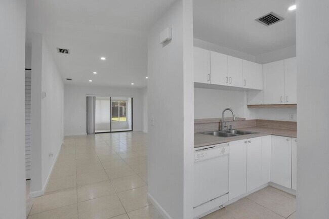 Photo - 315 NW 36th Ave