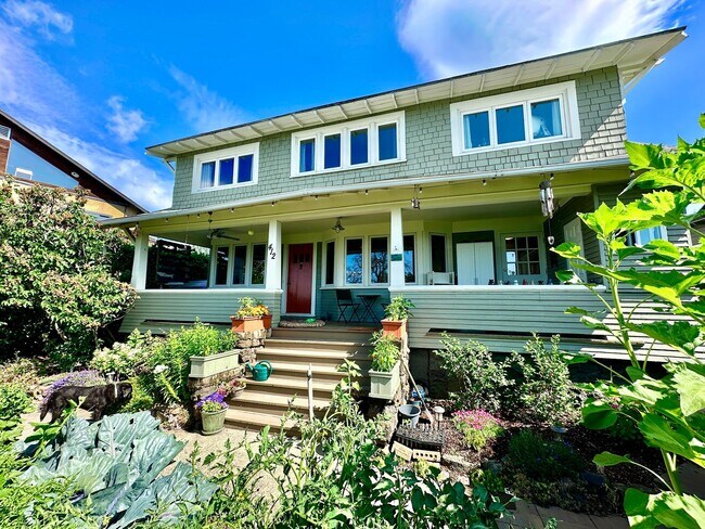 Building Photo - Application Pending - 3 Bedroom House For ...
