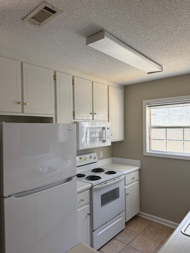 Photo - 111 Woodberry Dr