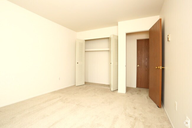 Plymouth Hills Apartments