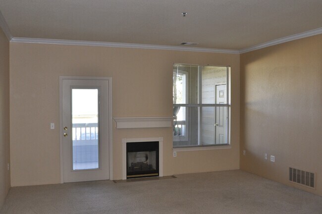 Photo - 6009 Castlegate Dr W