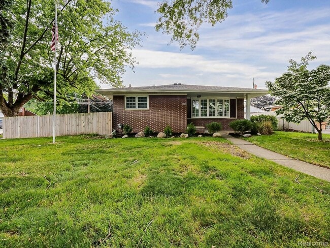 Photo - $2300 3 bed 2 bath bungalow