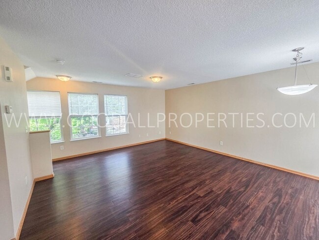 Photo - RENT REDUCED!!! 2 Bedroom 2 Bath Townhome in Urbandale with attached 2 car garage!