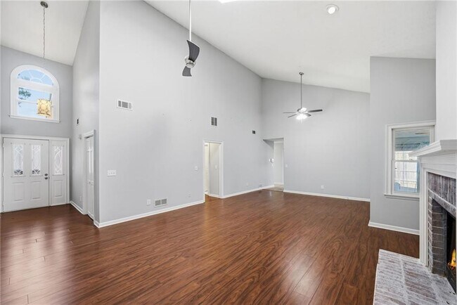 Photo - 4663 Calumet Cir NW