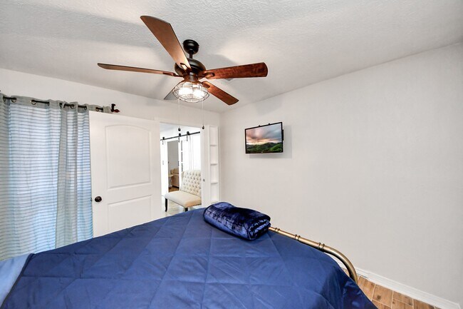 Photo - 15715 Creekhaven Dr