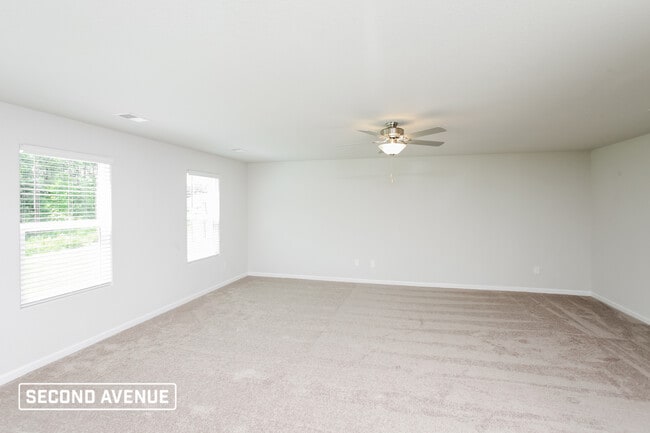 Photo - 324 Sundew Rd