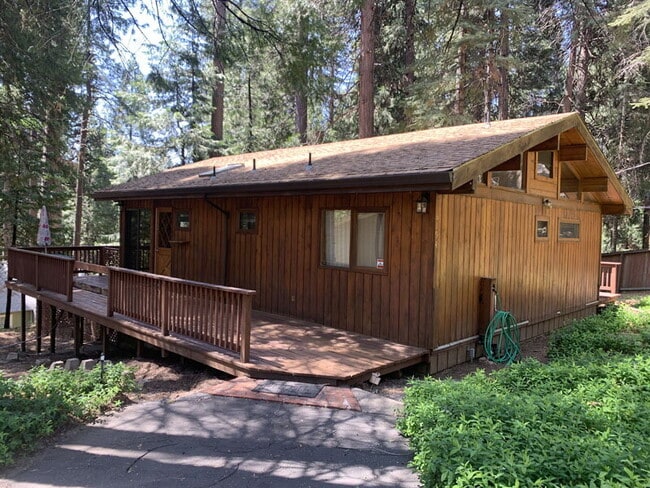 Building Photo - Adorable cabin in the woods! Rental