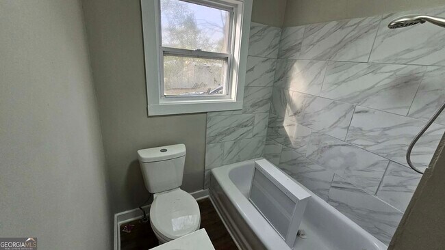 Photo - 481 W Johnston St