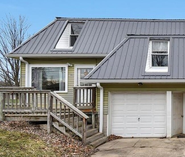 Building Photo - 1303-1305 Wolford Rd Unit 1303 Wolford Rd