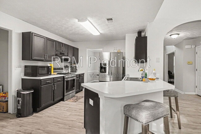 Photo - 550 Claudel Ct SW