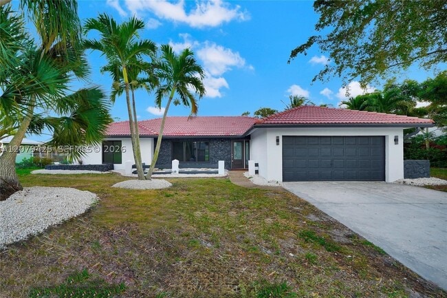 Building Photo - 3352 Lakeview Dr