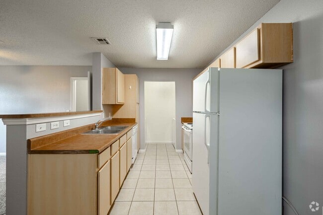 2BR, 2BA - 1,019SF - Kitchen - Fieldstone Apartments