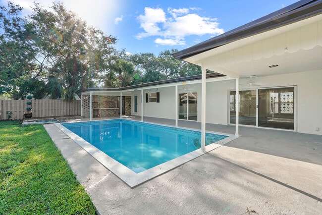 Photo - 711 SW 25th Pl