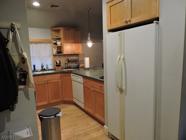 Photo - 213 Holmes St