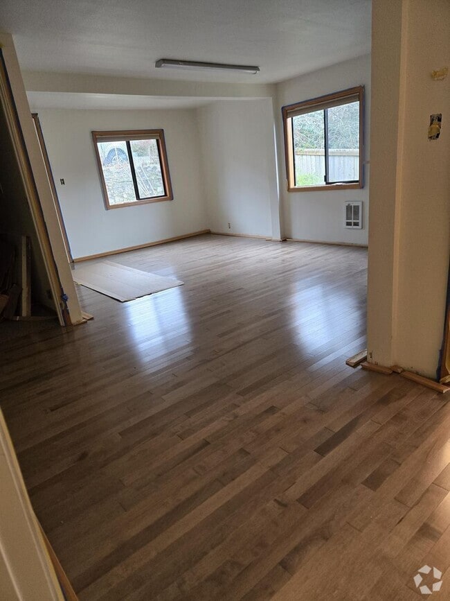 Building Photo - Updated Cottage with a Garden Spot Rental