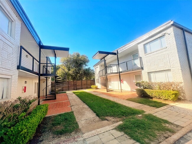 Building Photo - 5415 Scott St Unit 37