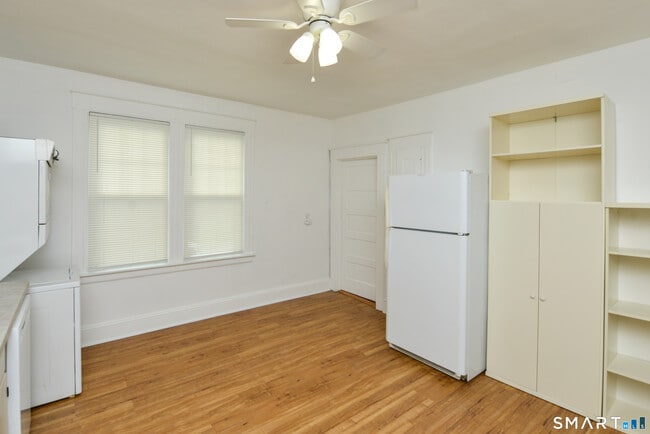 Photo - 390 Clinton St