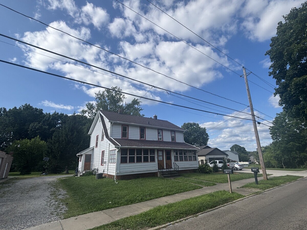 Photo - 303 W Marshall Rd