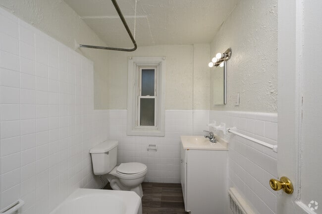 2BR, 1BA Deluxe - 830SF