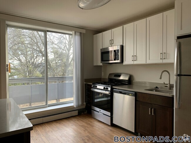 Building Photo - 9 Bronsdon St Rental