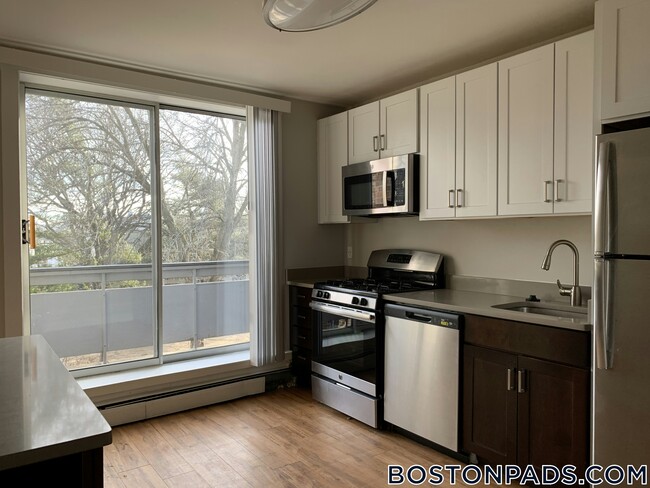 Building Photo - 9 Bronsdon St Rental