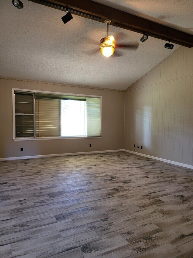 119 Wedgewood Ln