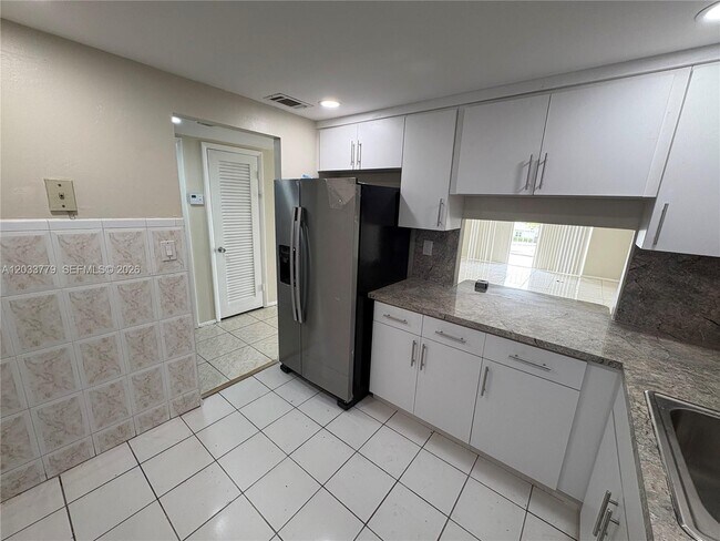 Photo - 16740 NE 9th Ave Unidad 303