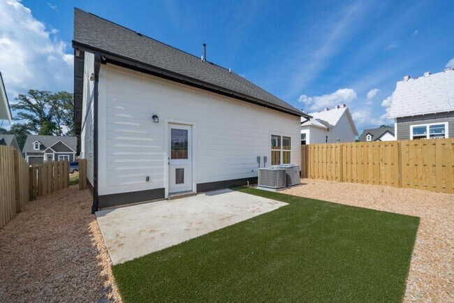 Photo - Primary suite on main level with bonus loft upstairs!