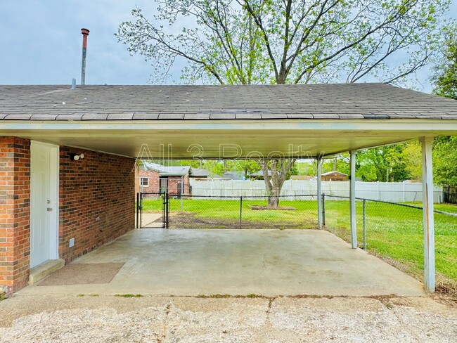 Photo - 502 Adler Dr