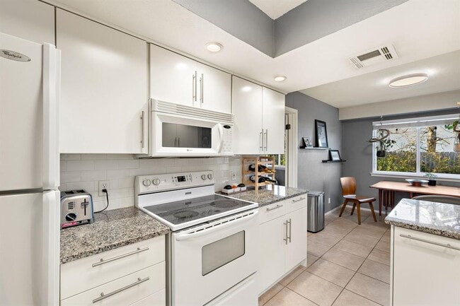 Photo - 8914 Sparkling Creek Dr