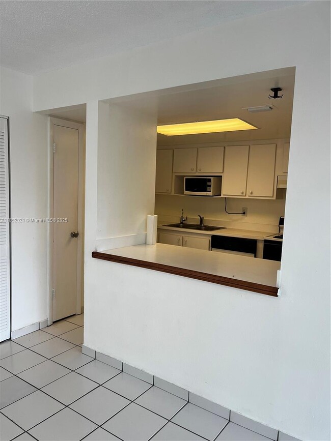 Building Photo - 802 NW 87th Ave Unit 319 Rental