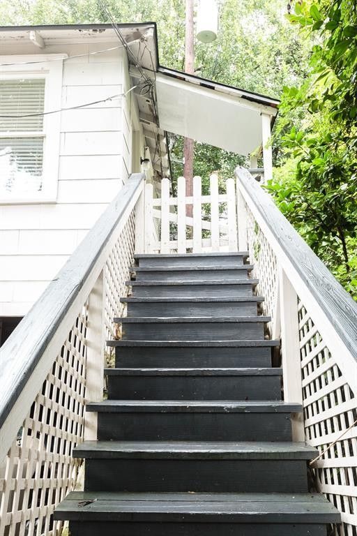 Building Photo - 1212 Milford St Unit #3