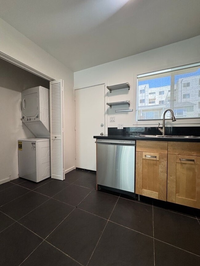 Photo - 1154 Venice Blvd