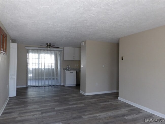 Building Photo - 15 Taft St