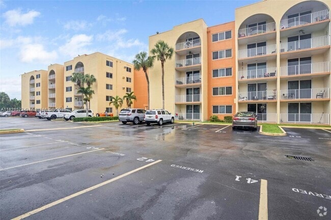 Building Photo - 6980 NW 186th St Unit 3-122 Rental