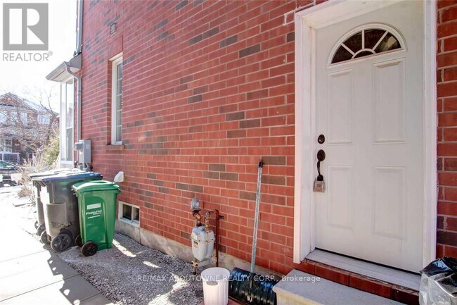 Photo - 3474 Covent Crescent