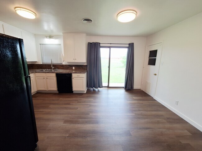 Photo - 907 Jefferis Ave