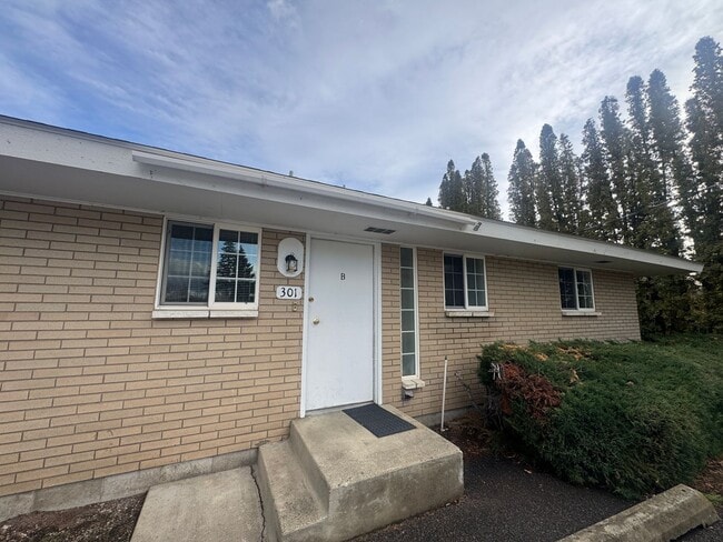 Building Photo - K301 Unit B