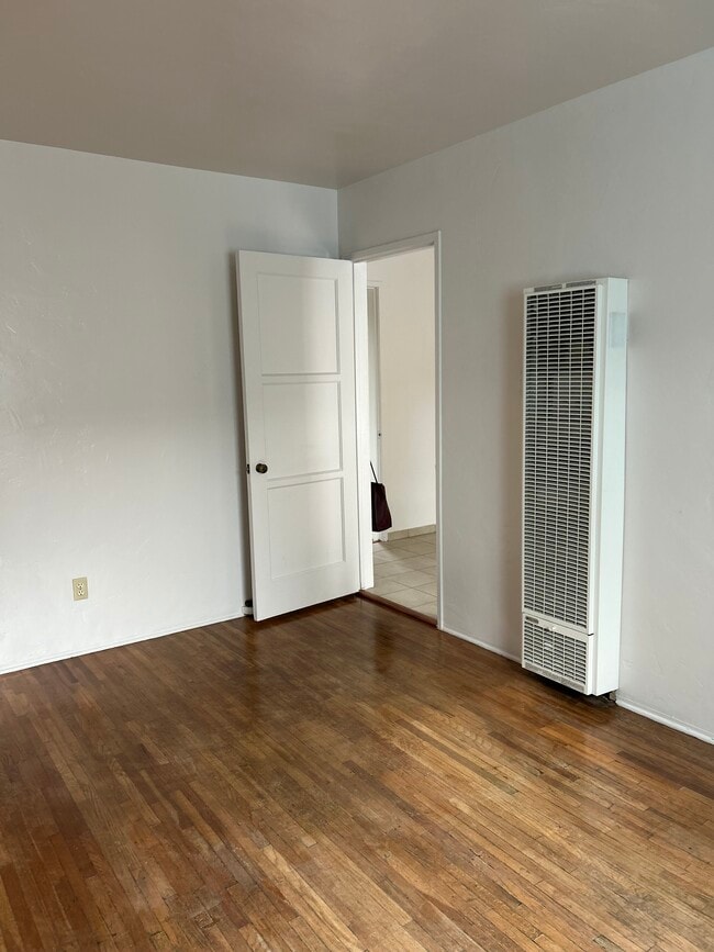 Photo - 4010-4016 Illinois Unit 4012 1/2