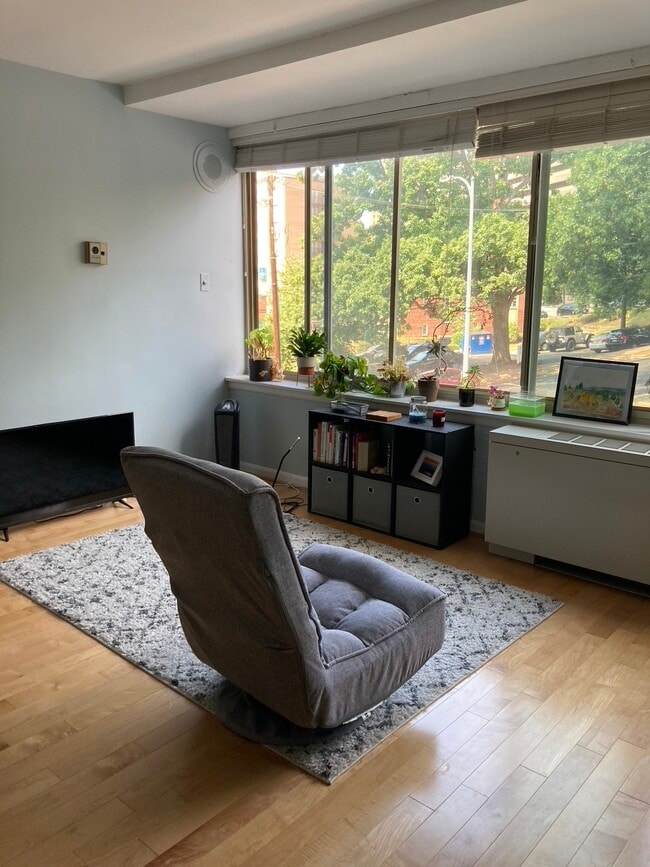 Building Photo - 1210 N Taft St Unit 409