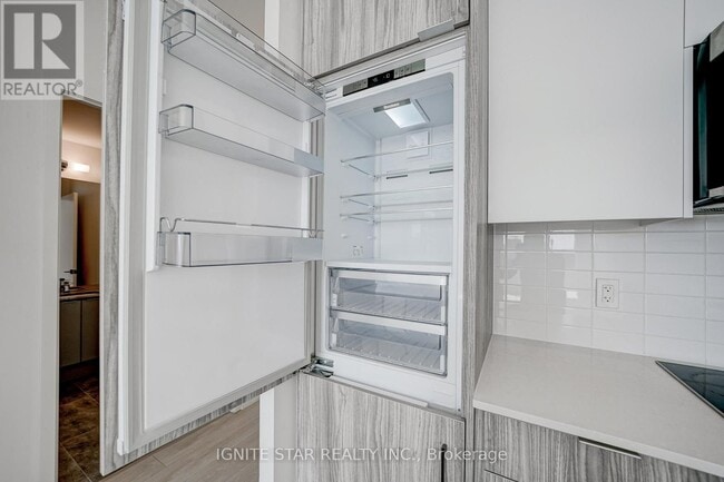 Photo - 2489 Taunton Rd Unit 211