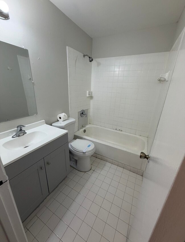 Photo - 95 NE 41st St