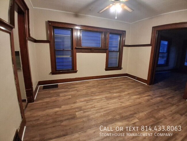 Building Photo - 622 E 6th St