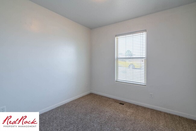 Photo - Pet Friendly! Spacious 4 Bedroom Townhome!