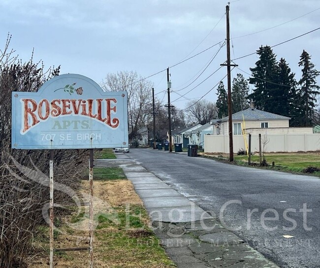 Photo - Roseville Lane Apartments Unit M