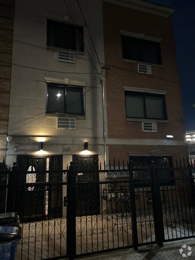 Building Photo - 360 Linden St Unit 1 Rental